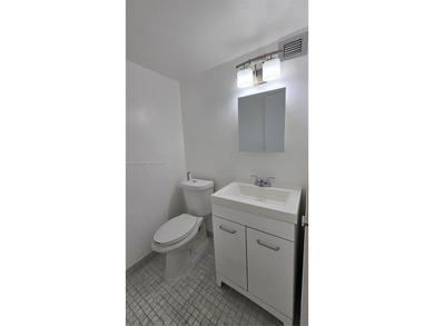 Beautiful, spacious condo ideally located near the beach, top