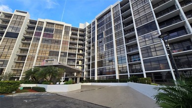 Beautiful, spacious condo ideally located near the beach, top