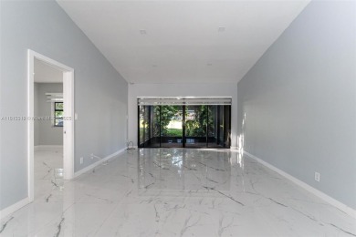 Great villa on the golf course, beautifully updated new kitchen