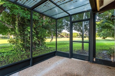 Great villa on the golf course, beautifully updated new kitchen