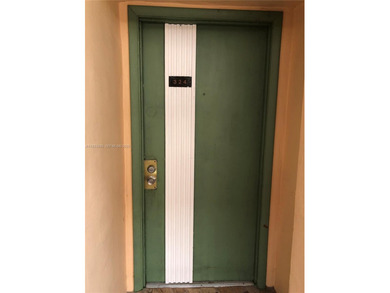 Gorgeous 2-bedroom, 2 full-bath unit ideally located in West