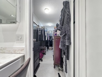 Beautiful 1 Bedroom, 1.5 Bathroom Condo with Lake View - Turnkey