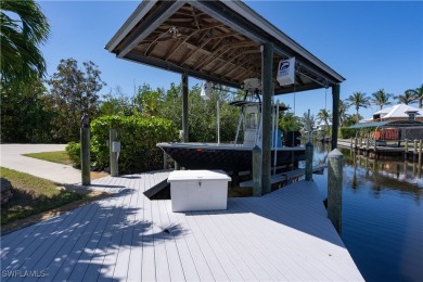 Nestled in the tranquil fishing community of Bokeelia on Pine