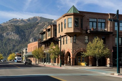 331 Leadville Ave #B is located in a mixed-use retail and
