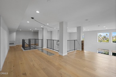 Light, bright and beautifully updated 2-bedroom 2-bath harbor