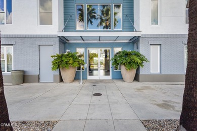 Light, bright and beautifully updated 2-bedroom 2-bath harbor