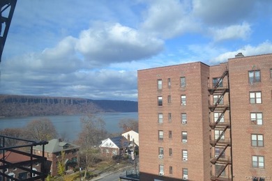 Very large 1 bedroom and 1 bath that has plenty of natural light