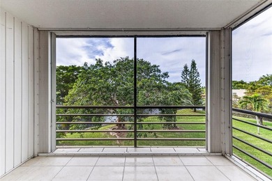 Come see this spacious condo in desirable Royal Park.  Excellent