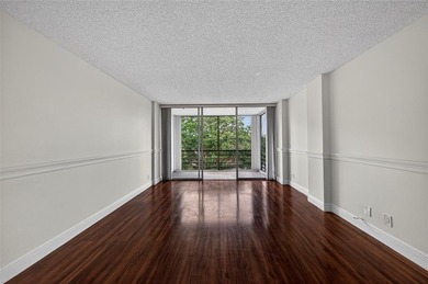Come see this spacious condo in desirable Royal Park.  Excellent