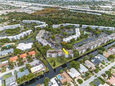 Come see this spacious condo in desirable Royal Park.  Excellent