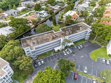 Come see this spacious condo in desirable Royal Park.  Excellent