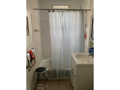 Come see this charming one bedroom unit on the top floor in very