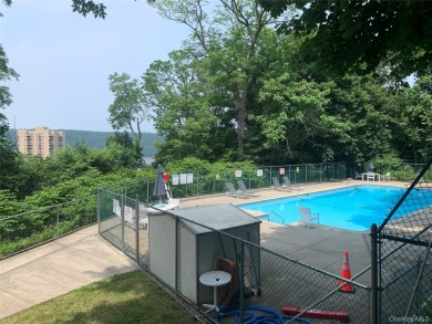 Come see this charming one bedroom unit on the top floor in very