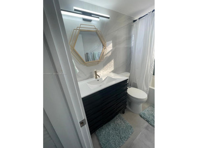 Super find in the heart of south beach. Quiet street only 5