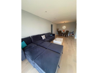 Super find in the heart of south beach. Quiet street only 5