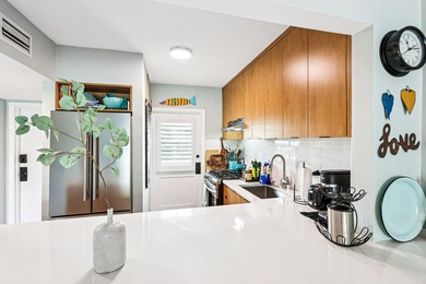 Best location in the heart of downtown ! Walk to dozens of