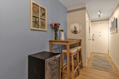 Absolutely Charming Studio Shows Light & Bright. Eat In Kitchen