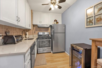 Absolutely Charming Studio Shows Light & Bright. Eat In Kitchen