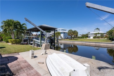 Nestled in the tranquil fishing community of Bokeelia on Pine