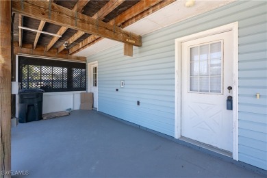 Nestled in the tranquil fishing community of Bokeelia on Pine