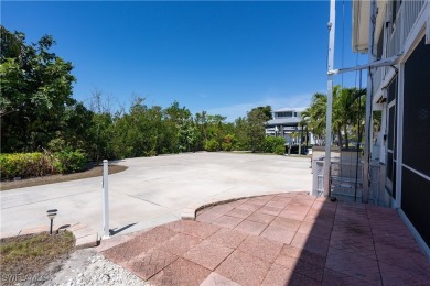 Nestled in the tranquil fishing community of Bokeelia on Pine