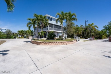 Nestled in the tranquil fishing community of Bokeelia on Pine