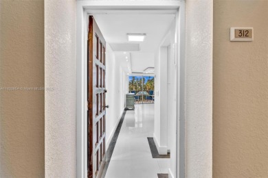 This beautifully updated 1 Bed / 1 Bath unit offers breathtaking