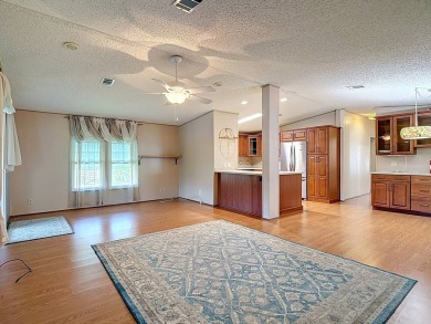 (Espanol a continuacion) This beautifully maintained, 2-bedroom