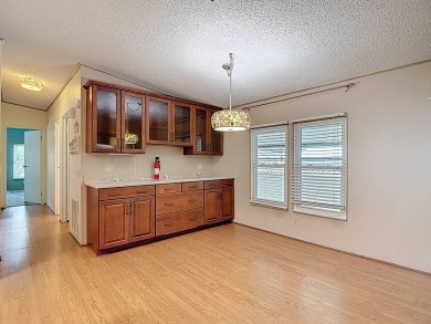 (Espanol a continuacion) This beautifully maintained, 2-bedroom