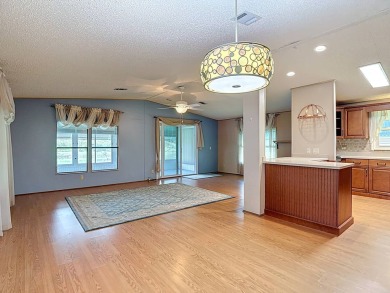 (Espanol a continuacion) This beautifully maintained, 2-bedroom