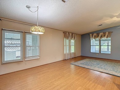 (Espanol a continuacion) This beautifully maintained, 2-bedroom