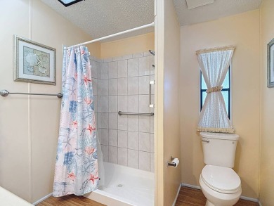 (Espanol a continuacion) This beautifully maintained, 2-bedroom