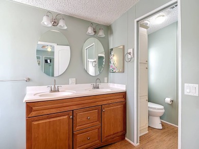 (Espanol a continuacion) This beautifully maintained, 2-bedroom