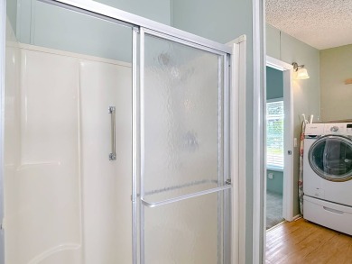 (Espanol a continuacion) This beautifully maintained, 2-bedroom