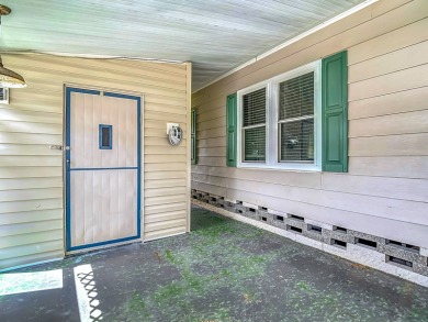 (Espanol a continuacion) This beautifully maintained, 2-bedroom