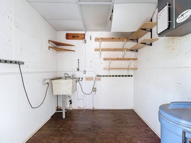 (Espanol a continuacion) This beautifully maintained, 2-bedroom