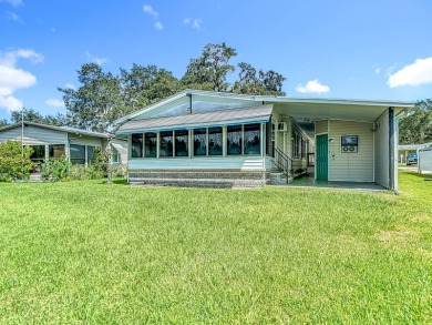 (Espanol a continuacion) This beautifully maintained, 2-bedroom