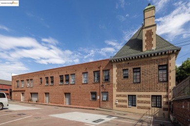 Glamorous brick loft in the Calous building near Uptown/KONO and