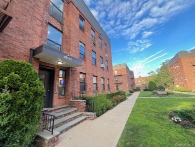 Oakland Gardens ,COOP 1 BEDROOM - split layout , easy can be use
