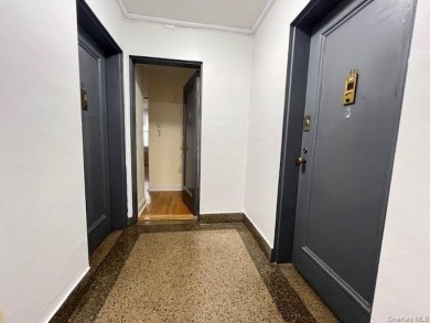 Oakland Gardens ,COOP 1 BEDROOM - split layout , easy can be use