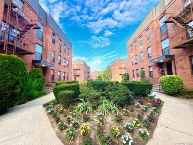 Oakland Gardens ,COOP 1 BEDROOM - split layout , easy can be use
