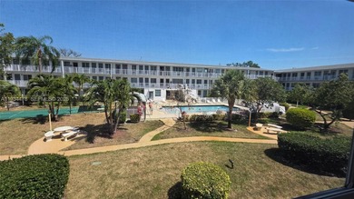 55+ gated community. Bright 1-bedroom, 1-bath condo at Golden