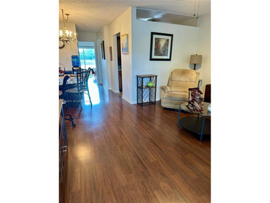 55+ gated community. Bright 1-bedroom, 1-bath condo at Golden