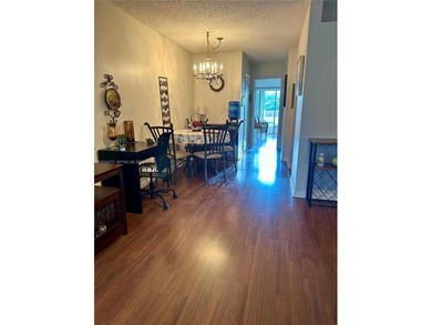 55+ gated community. Bright 1-bedroom, 1-bath condo at Golden