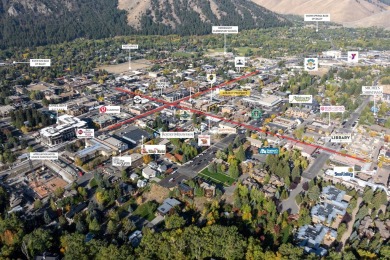 331 Leadville Ave #B is located in a mixed-use retail and