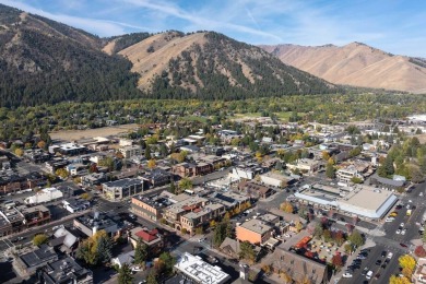 331 Leadville Ave #B is located in a mixed-use retail and