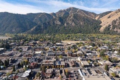 331 Leadville Ave #B is located in a mixed-use retail and