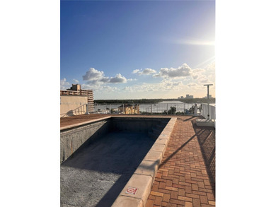 Beautifully furnished 1-bedroom condo with direct ocean views