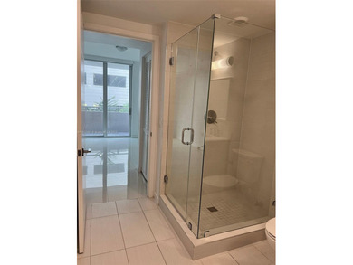 SPACIOUS 3BR/3Bth corner unit at Midtown Doral. Modern design w/