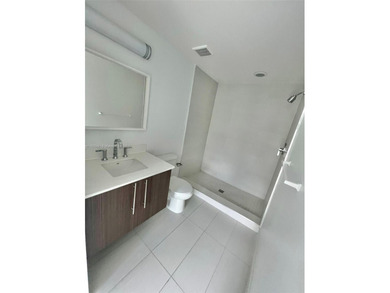 SPACIOUS 3BR/3Bth corner unit at Midtown Doral. Modern design w/